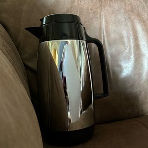 NWOT UPDATE BRAND 1.6 Liter Stainless Steel Thermal Server Carafe